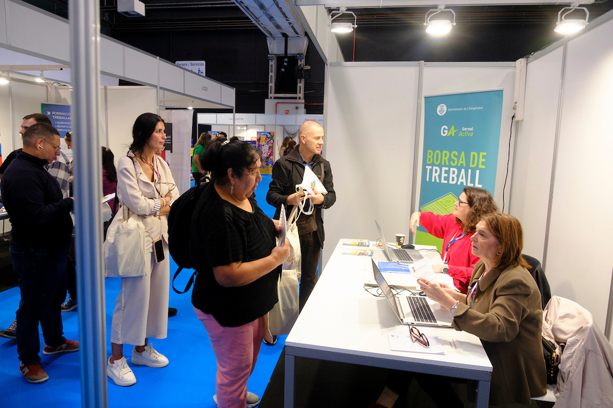 La feria de empleo ‘Impulsa’t’ conecta a trabajadores y empresas en L'Hospitalet