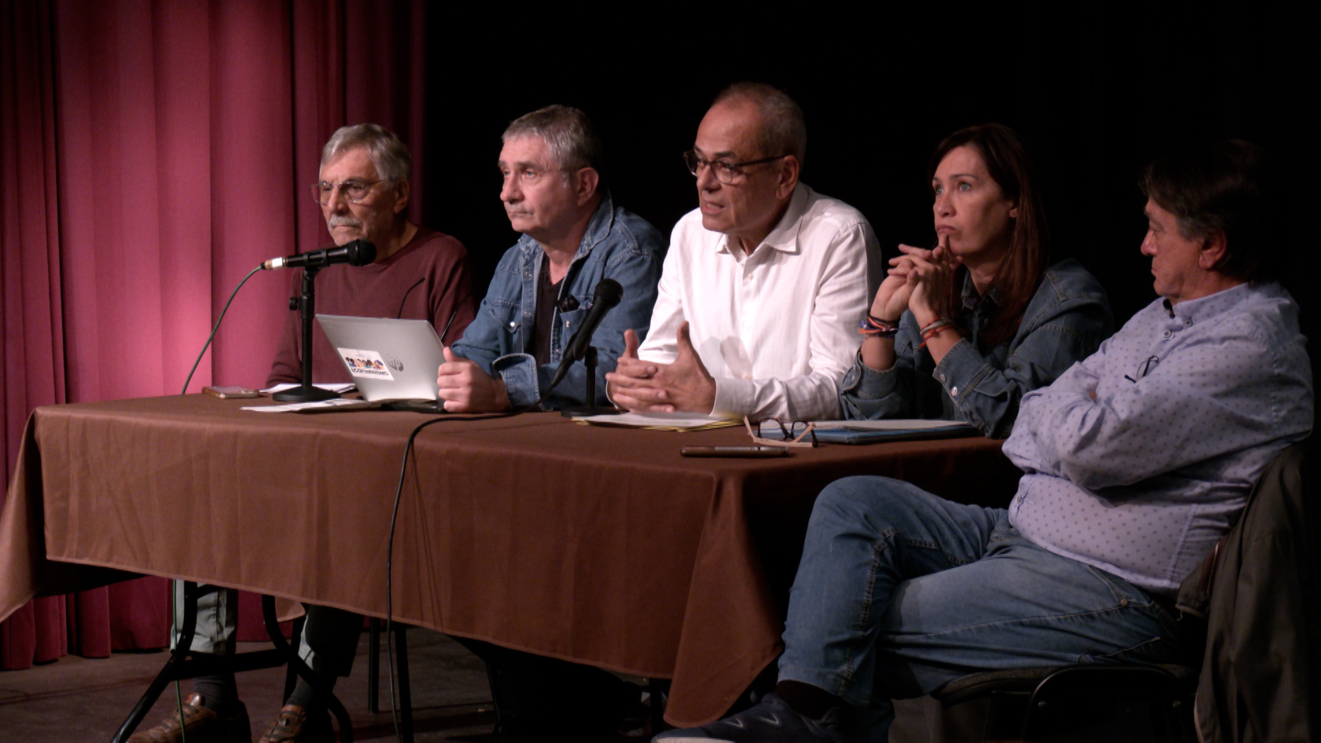 El debate sobre la vivienda en L'Hospitalet reúne a partidos políticos en Terrarios Albos